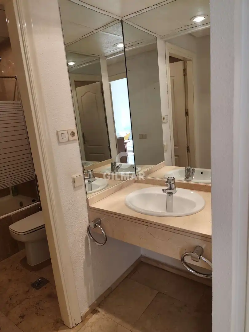 Baño de Apartamento de alquiler en Sevilla con Calefacción y Amueblado