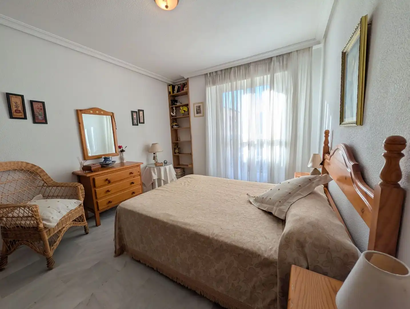 Habitación de Apartamento de alquiler en Estepona con Amueblado y Balcón