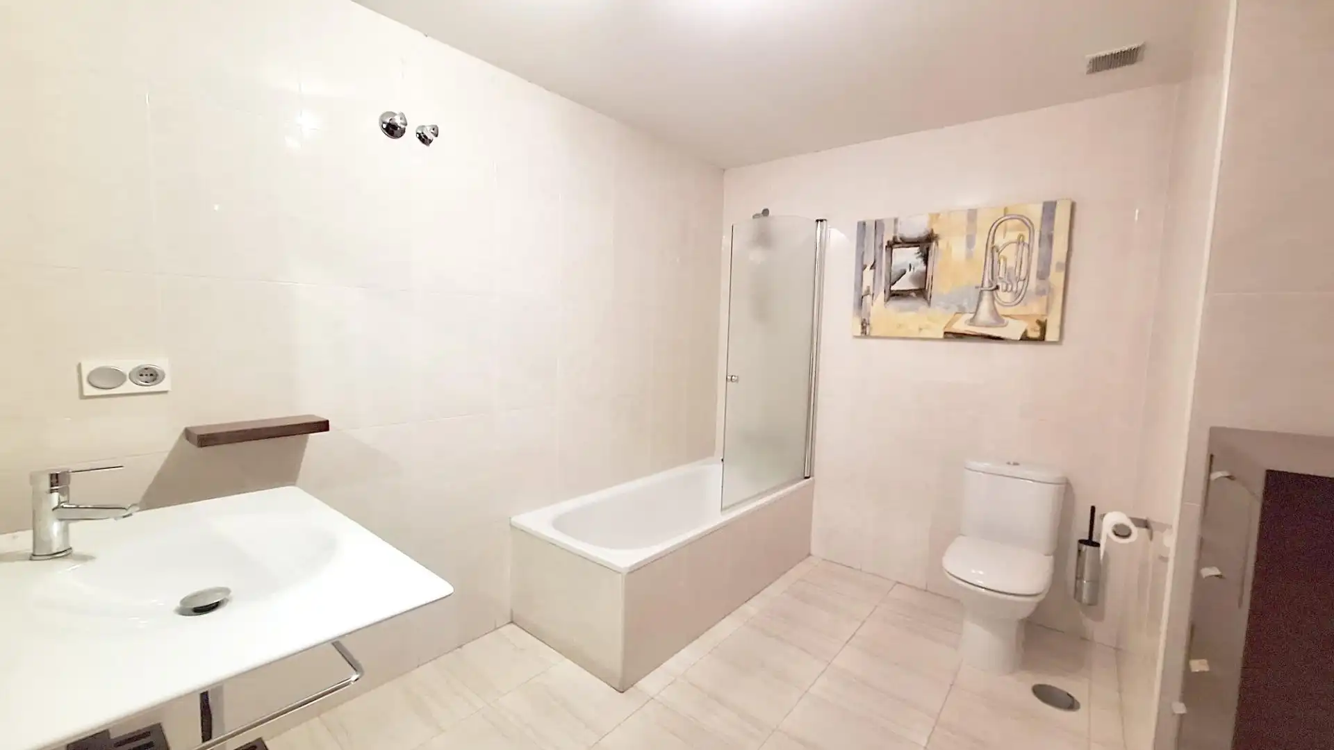 Baño de Piso en venta en Ponferrada con Calefacción, Trastero y Balcón
