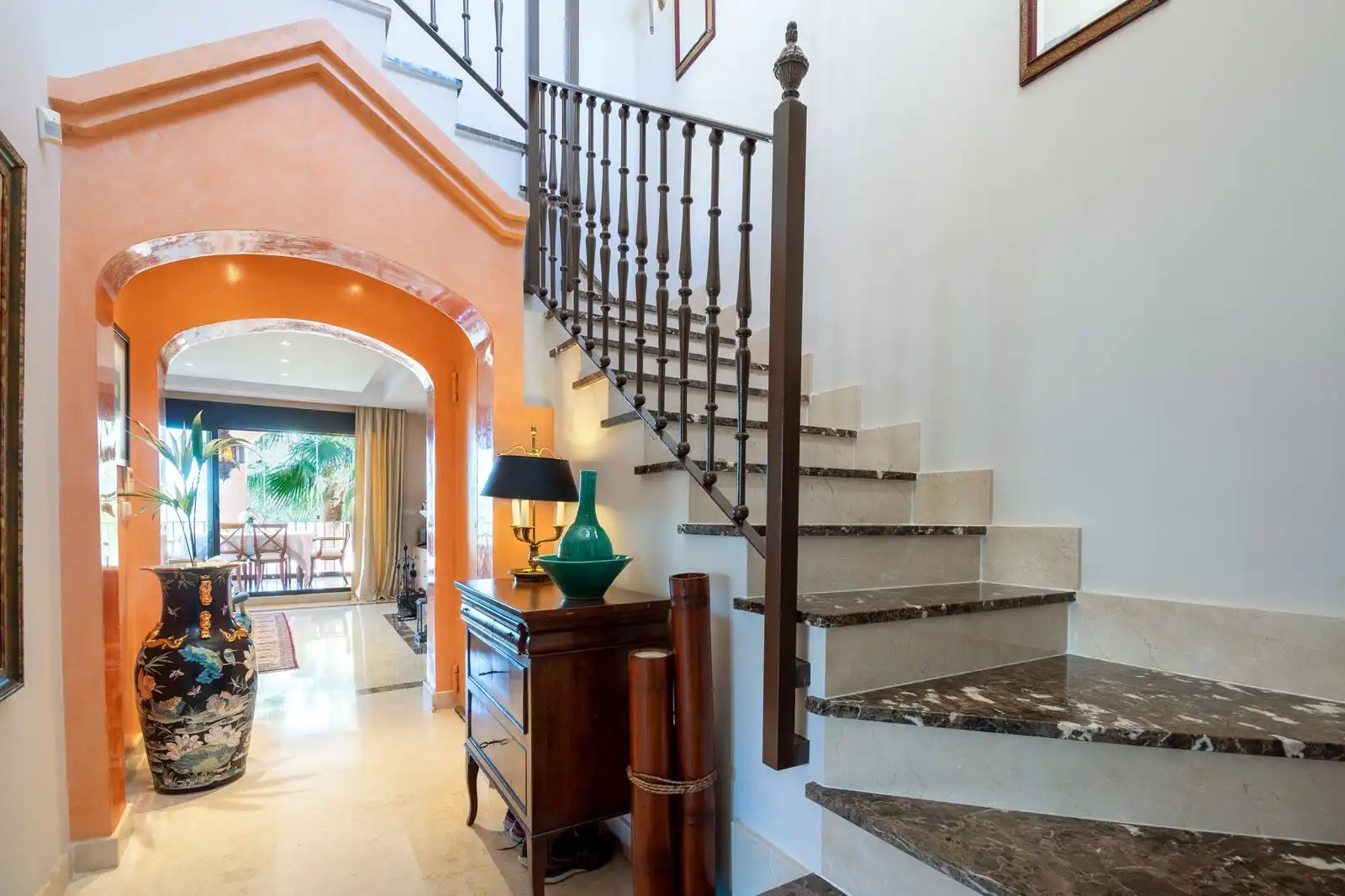 Casa adosada en venta en Estepona con Aire acondicionado, Amueblado y Horno