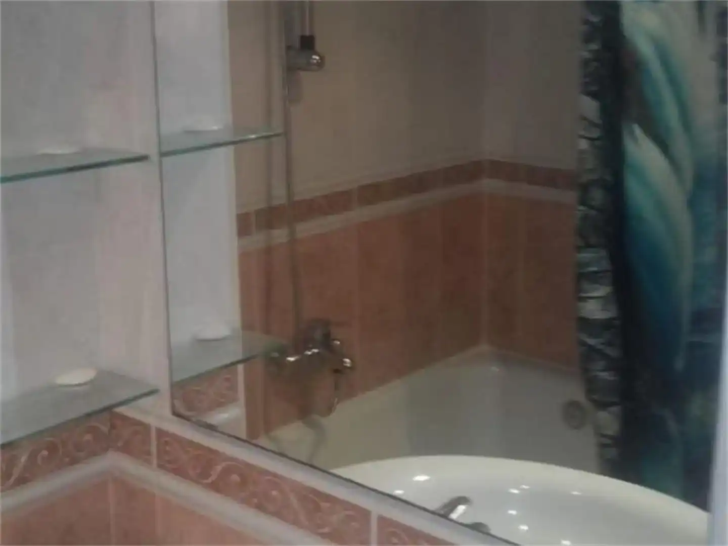 Bany de Pis per a compartir en Córdoba amb Aire condicionat, Moblat i Balcó