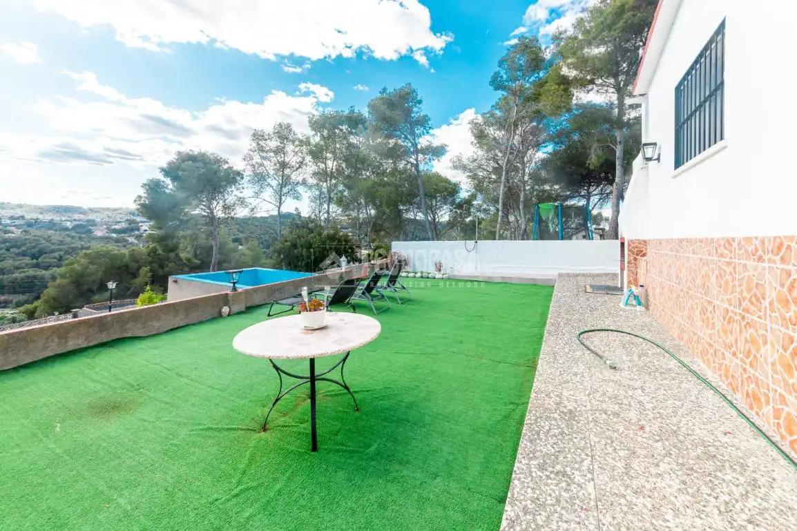 Terrassa de Casa o xalet en venda en Cubelles amb Calefacció i Piscina