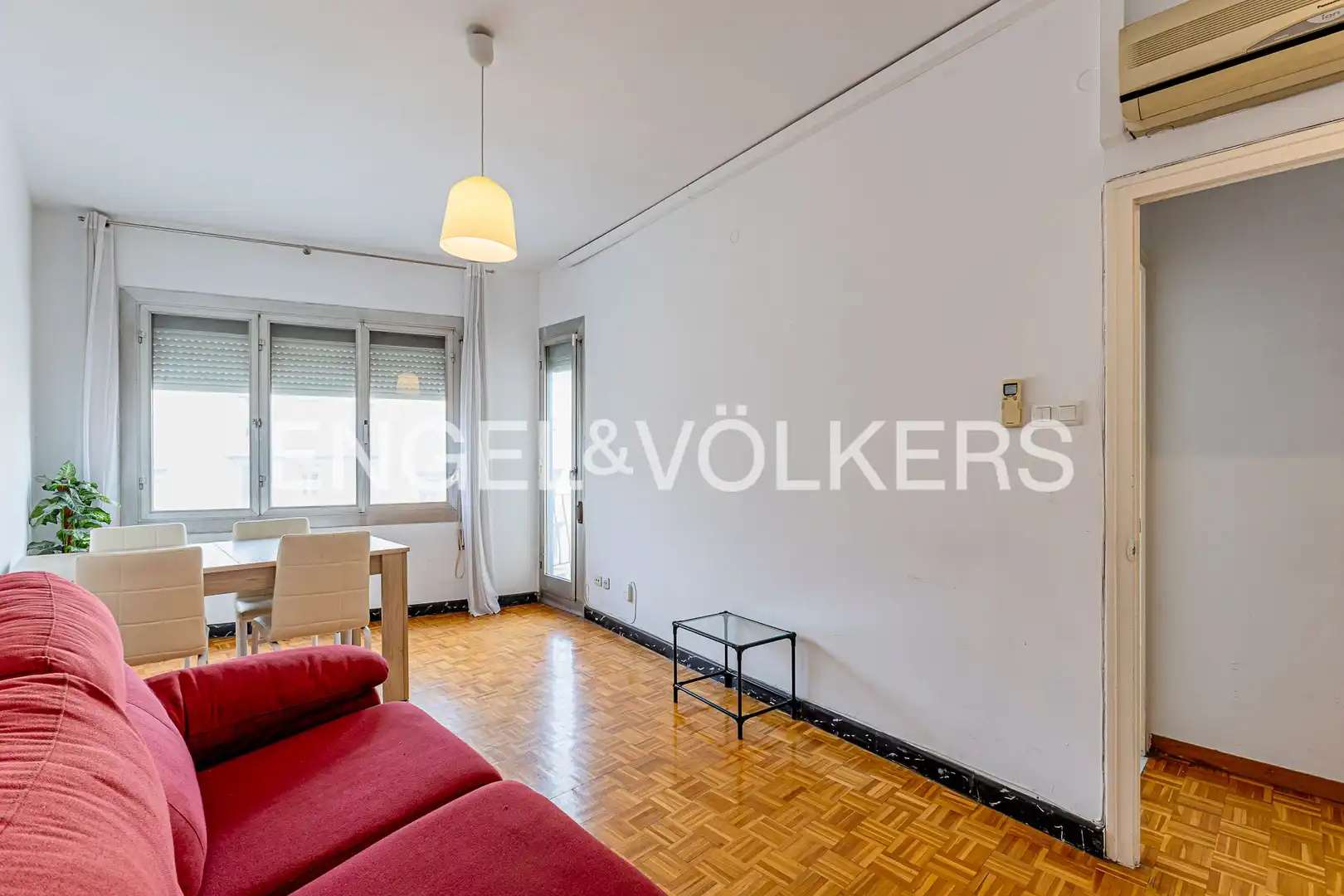 Sala d'estar de Pis en venda en Barcelona amb Aire condicionat, Calefacció i Parquet