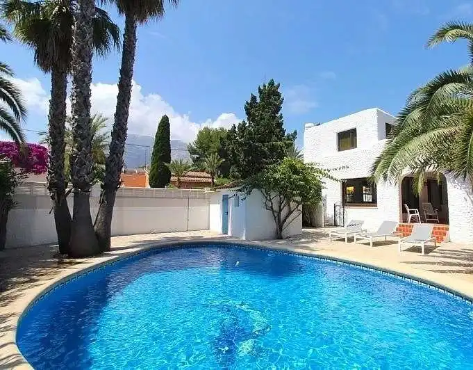 Schwimmbecken von Haus oder Chalet zur Miete in Dénia mit Klimaanlage, Heizung und Privatgarten