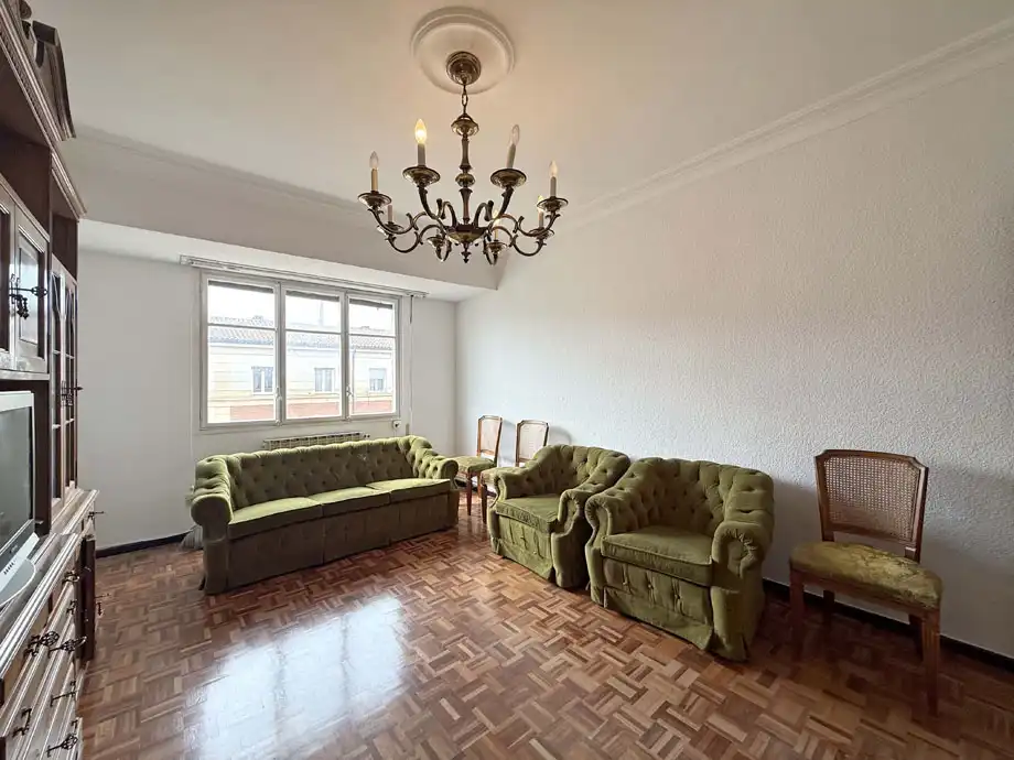 Sala de estar de Piso en venta en Vitoria - Gasteiz con Calefacción, Parquet y Terraza