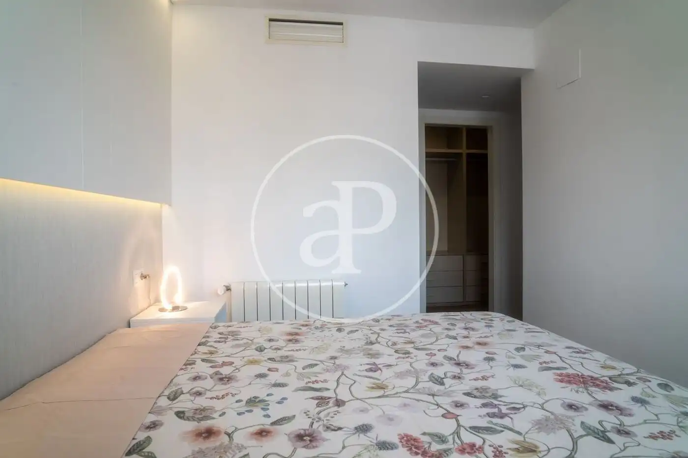 Bedroom of Flat for rent in Valencia  with Air Conditioner, Heating and Private garden