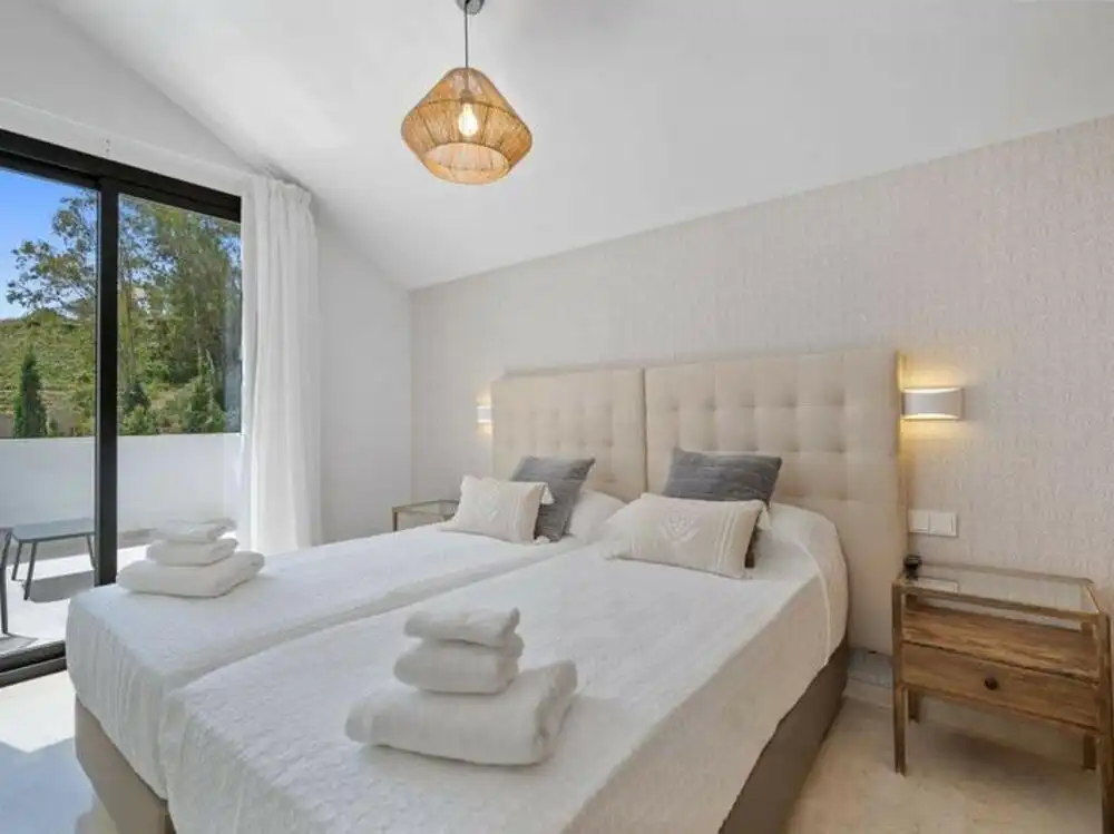 Bedroom of Houses for sale in Nueva Andalucía