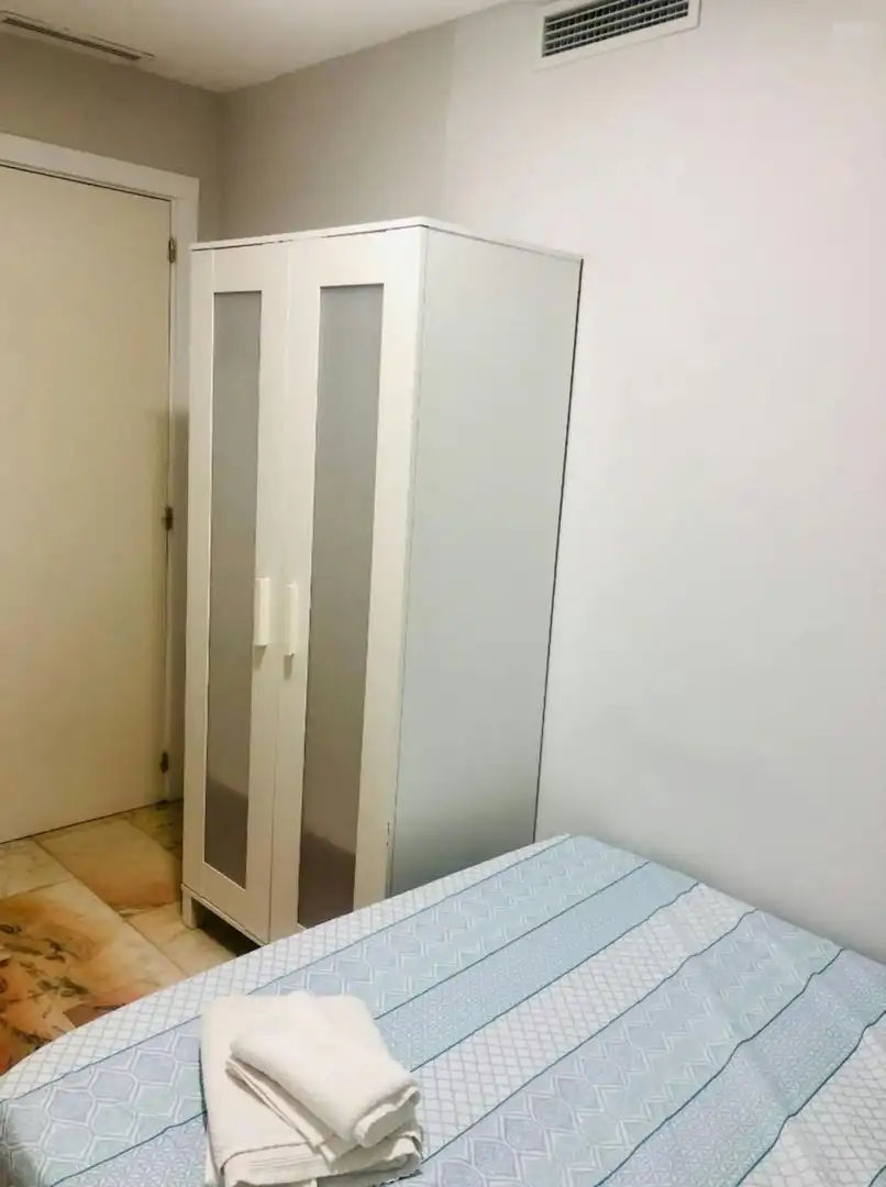Bedroom of Flat for share in Sevilla  with Private garden and Washing machine