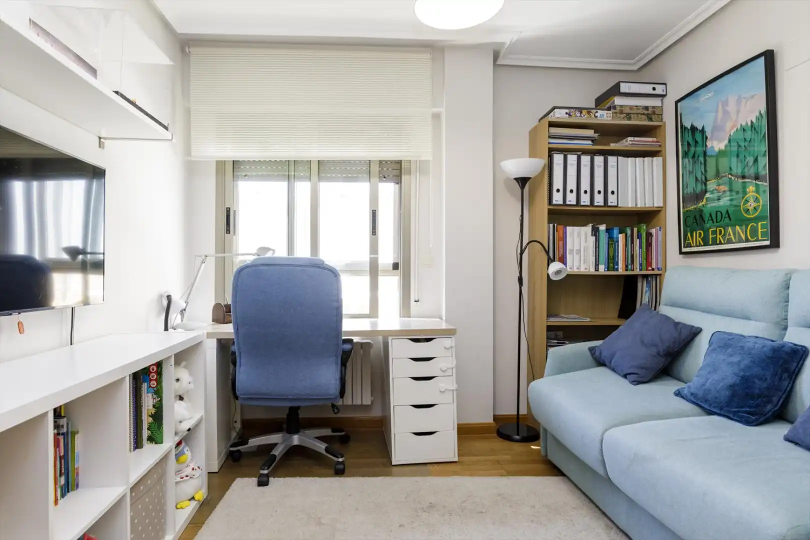Living room of Flat for sale in Zaragoza  with Terrace, Storage room and Swimming Pool