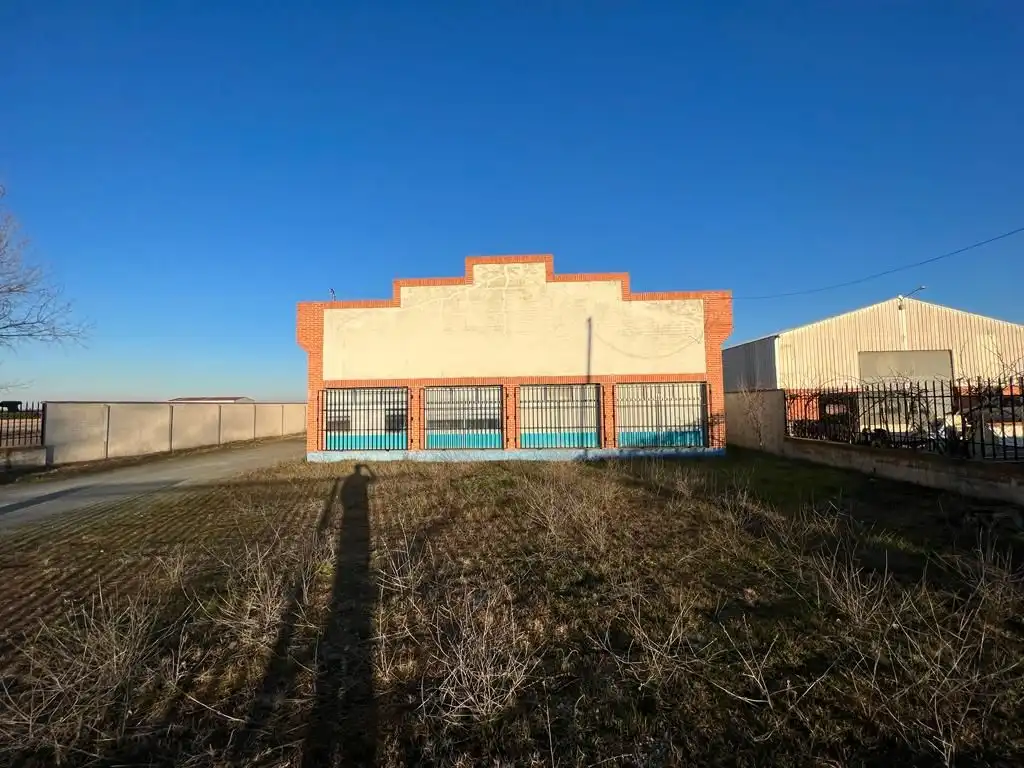 Vista exterior de Nave industrial en venta en Nava de la Asunción