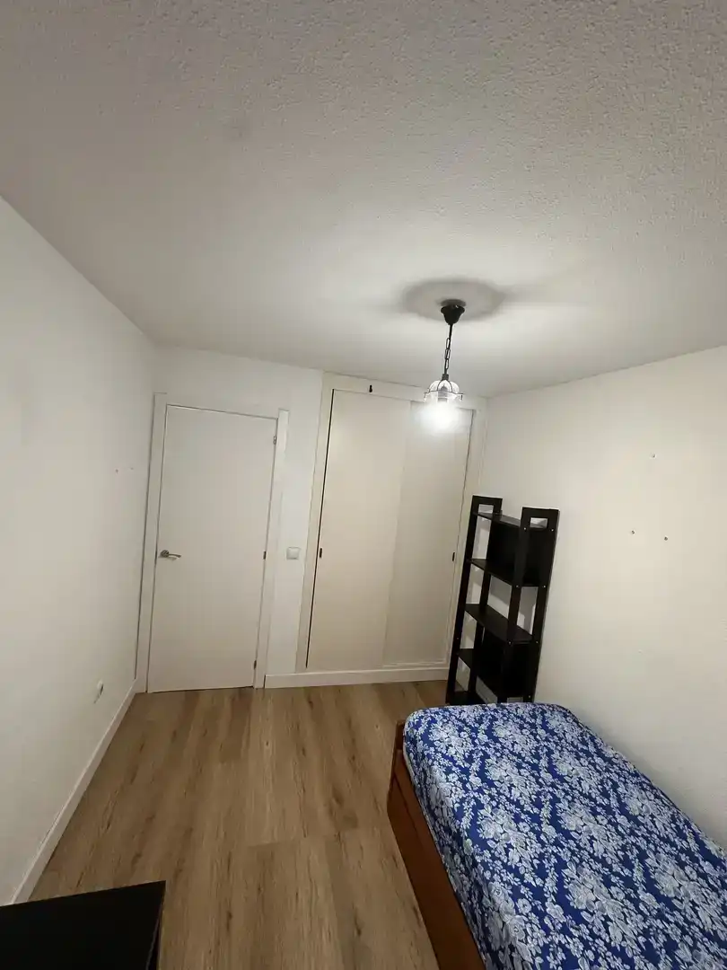 Habitación de Piso para compartir en La Línea de la Concepción con Aire acondicionado, Parquet y Piscina