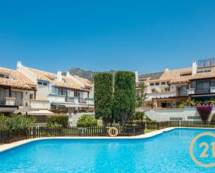 Exterior view of Single-family semi-detached for sale in Marbella  with Air Conditioner, Terrace and Community pool