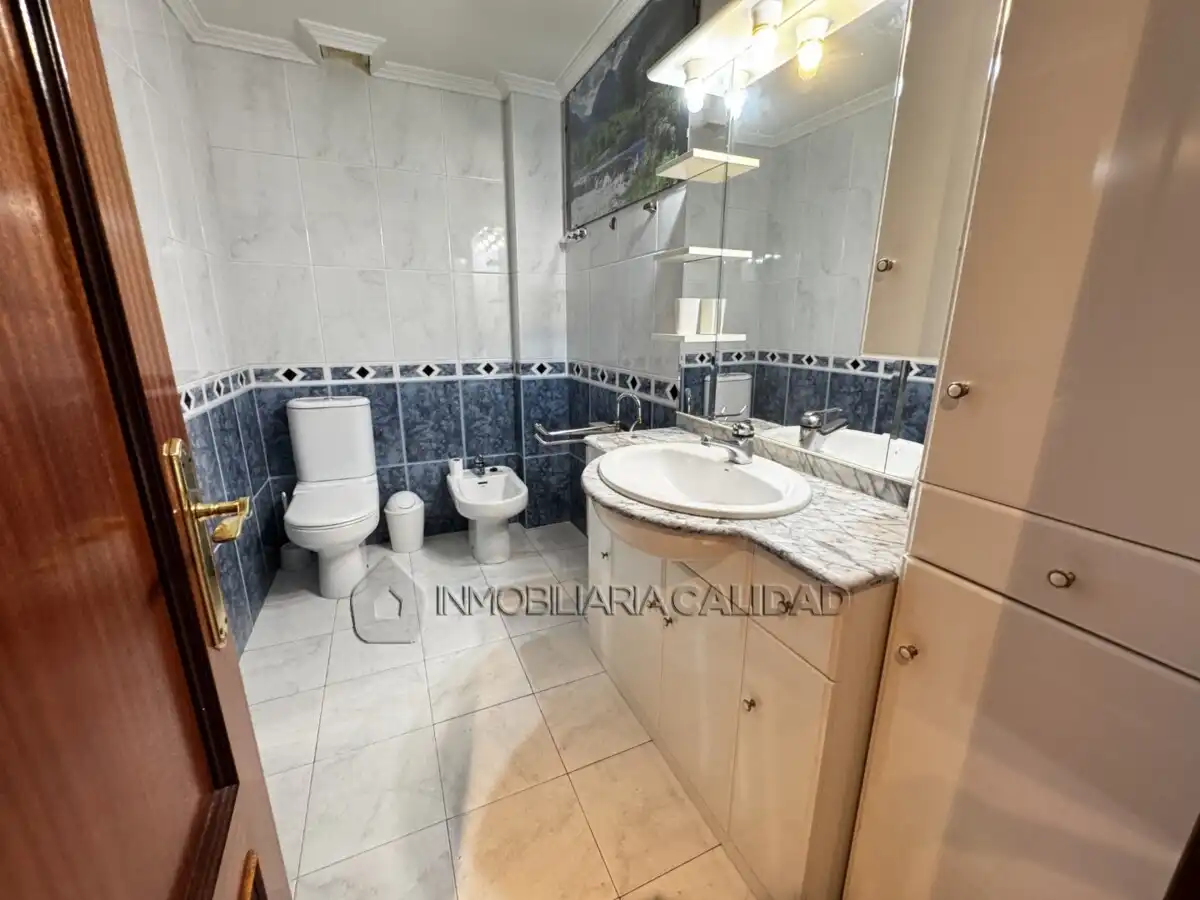 Bathroom of Flat for rent in Burgos  with Heating, Terrace and Furnished