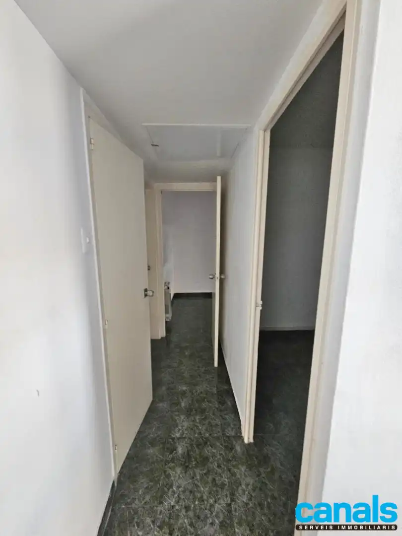 Piso en venta en Cerdanyola del Vallès con Calefacción, Horno y Balcón