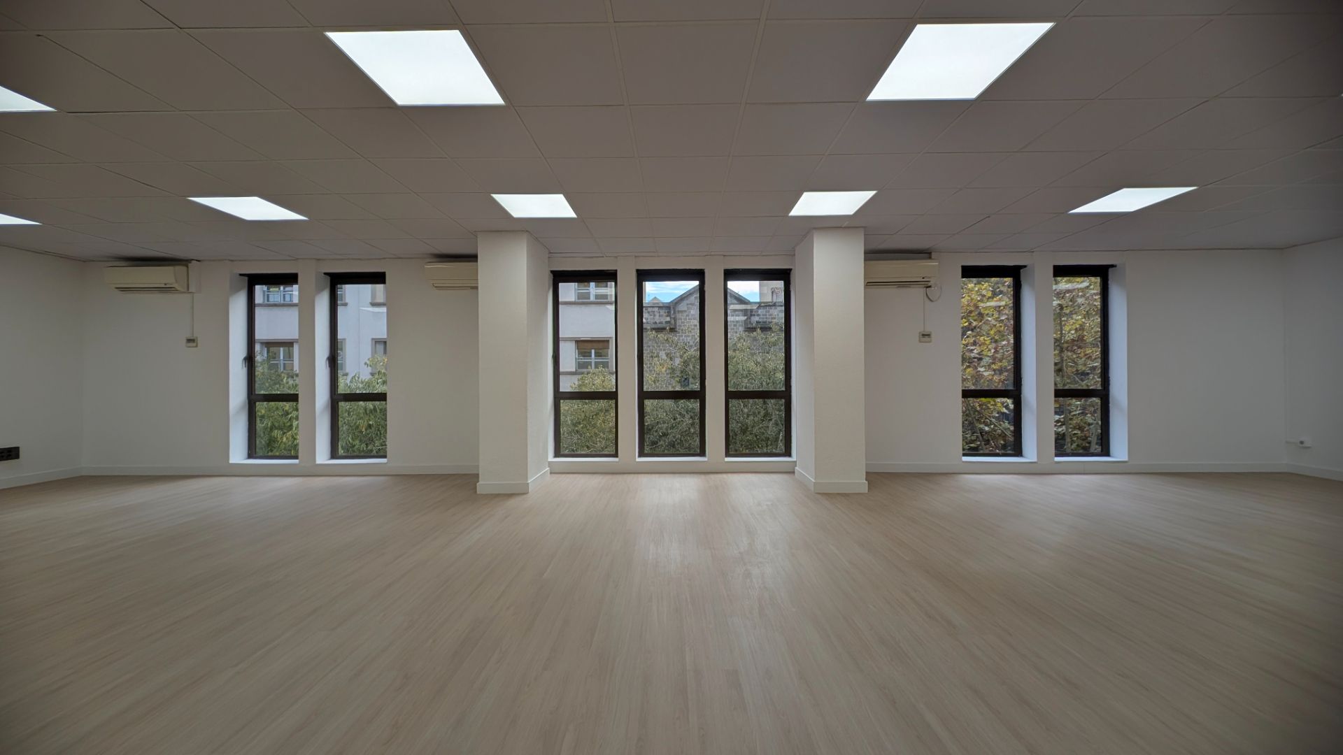Office to rent in  Barcelona Capital  with Air Conditioner and Heating