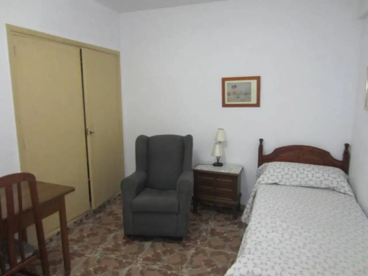 Habitación de Estudio de alquiler en Almería con Amueblado