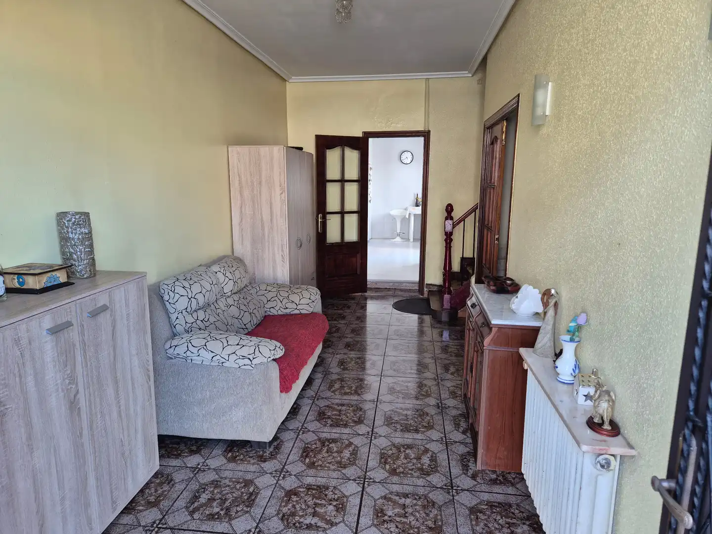 Sala d'estar de Casa adosada en venda en Camargo amb Calefacció i Terrassa