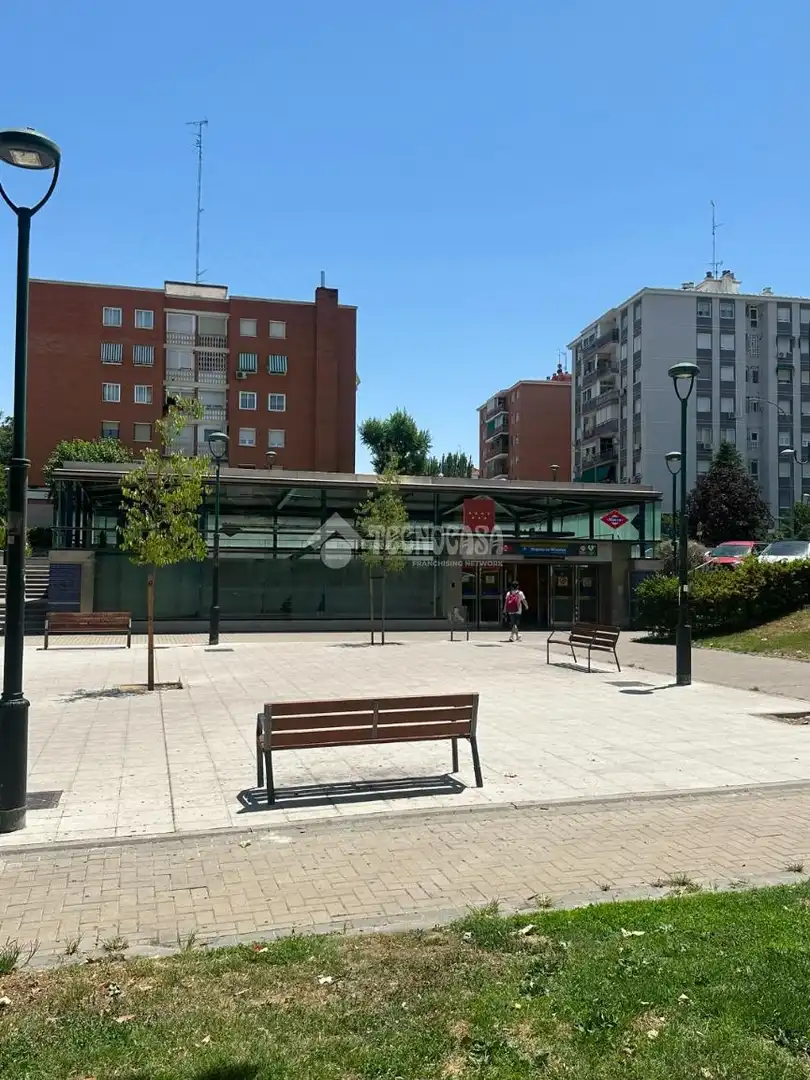 Vista exterior de Local en venda en Móstoles amb Aire condicionat