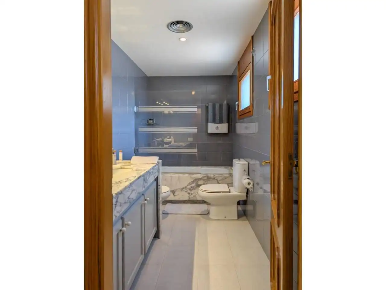 Bathroom of Houses for sale in Banyoles  with Air Conditioner, Heating and Private garden