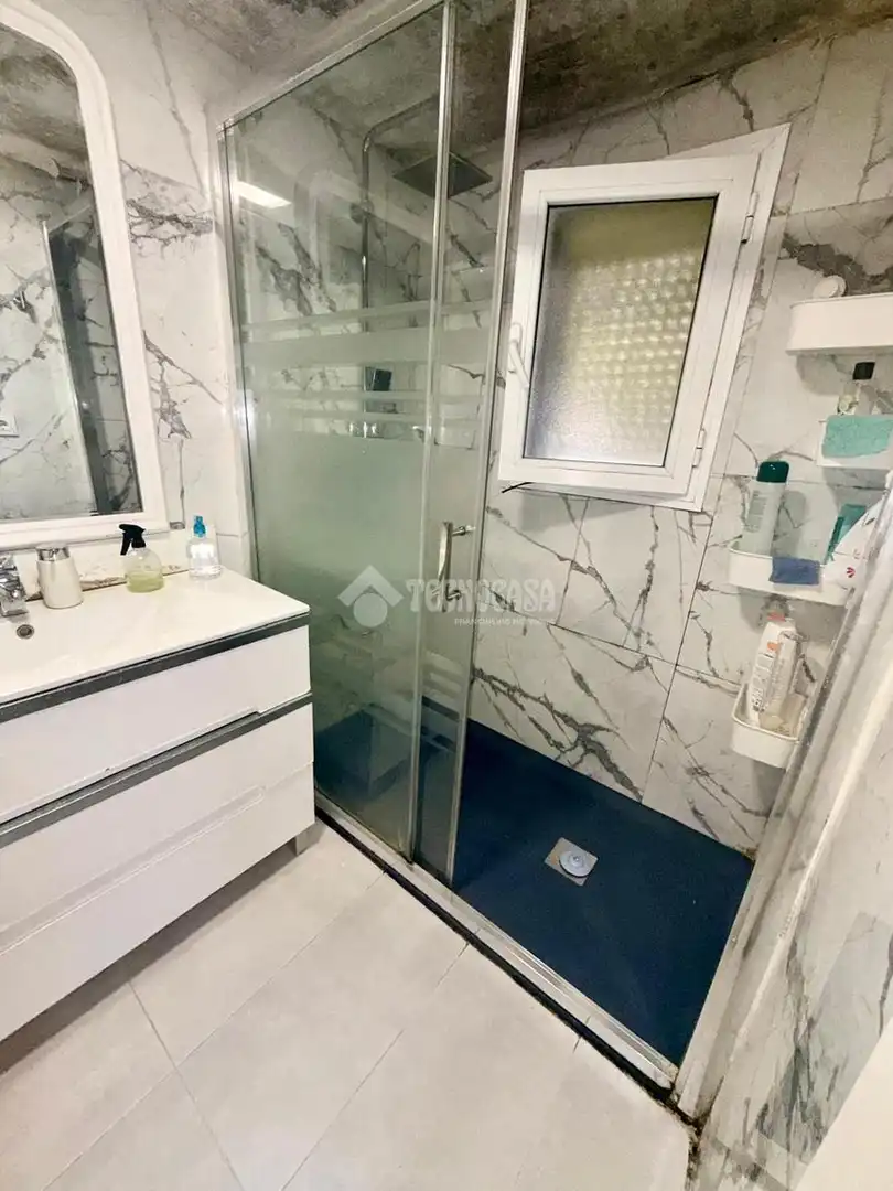 Bathroom of Flat for sale in Sevilla  with Heating
