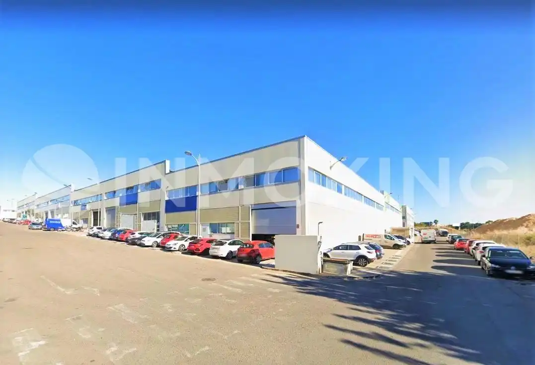 Industrial building to rent in Fuente del Jarro