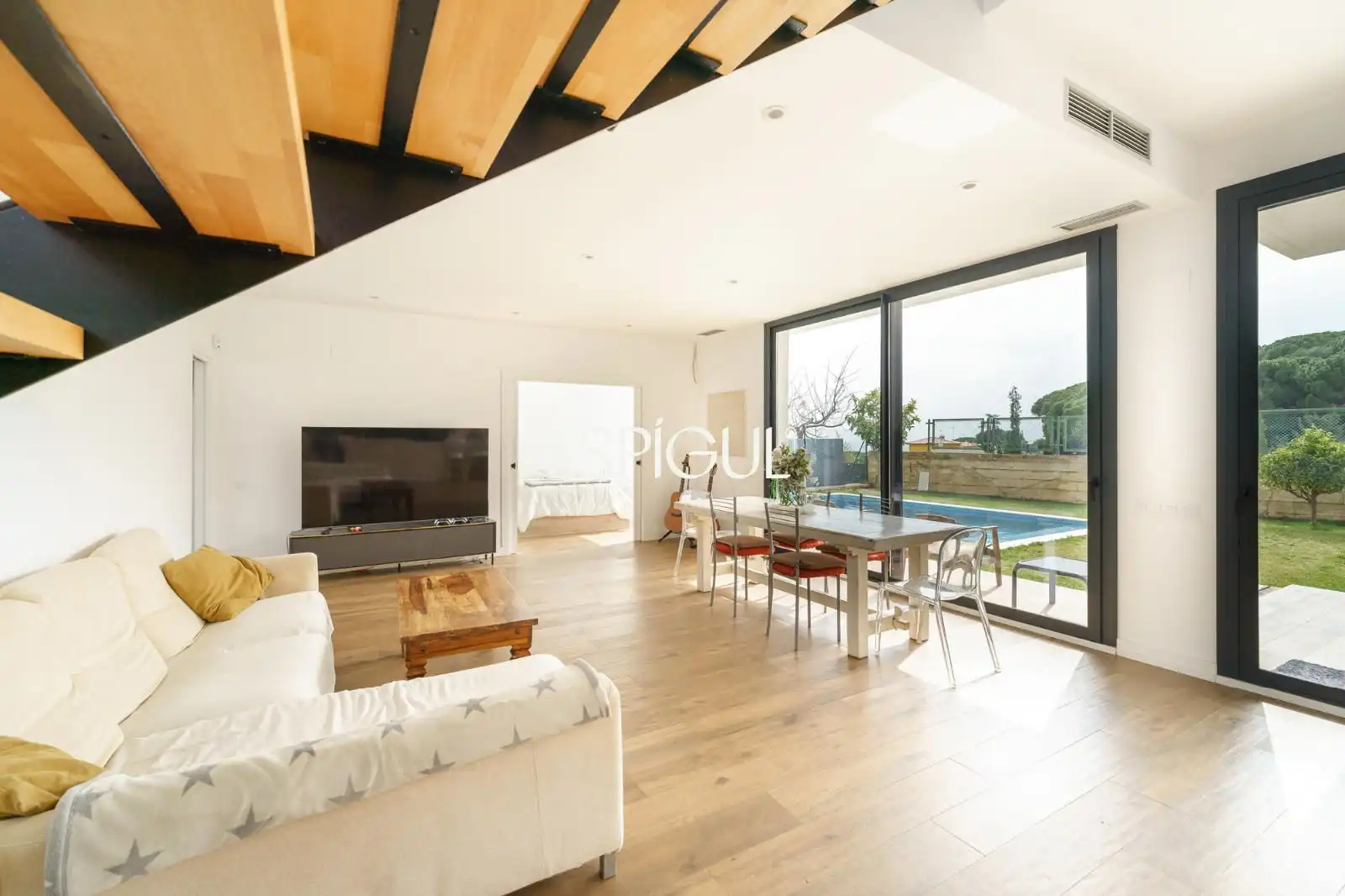 Sala d'estar de Casa o xalet en venda en Premià de Dalt amb Aire condicionat, Calefacció i Jardí privat