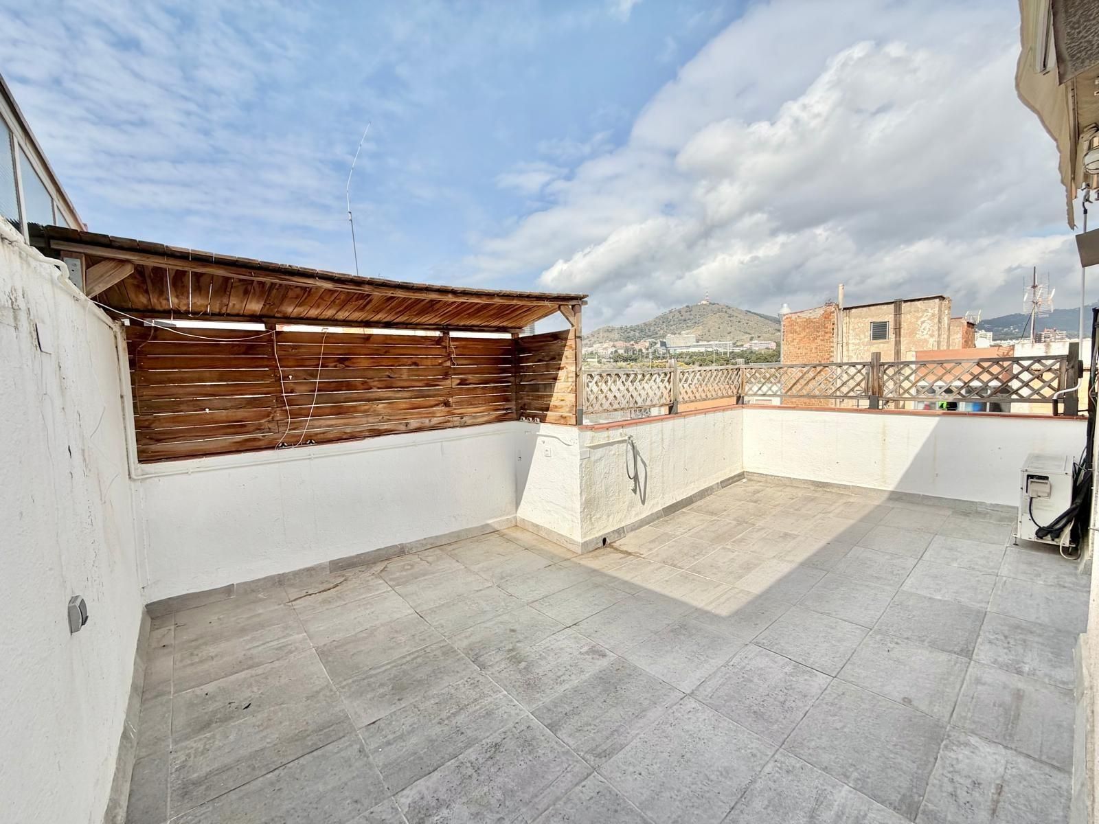 Terrassa de Àtic en venda en L'Hospitalet de Llobregat amb Aire condicionat, Terrassa i Alarma