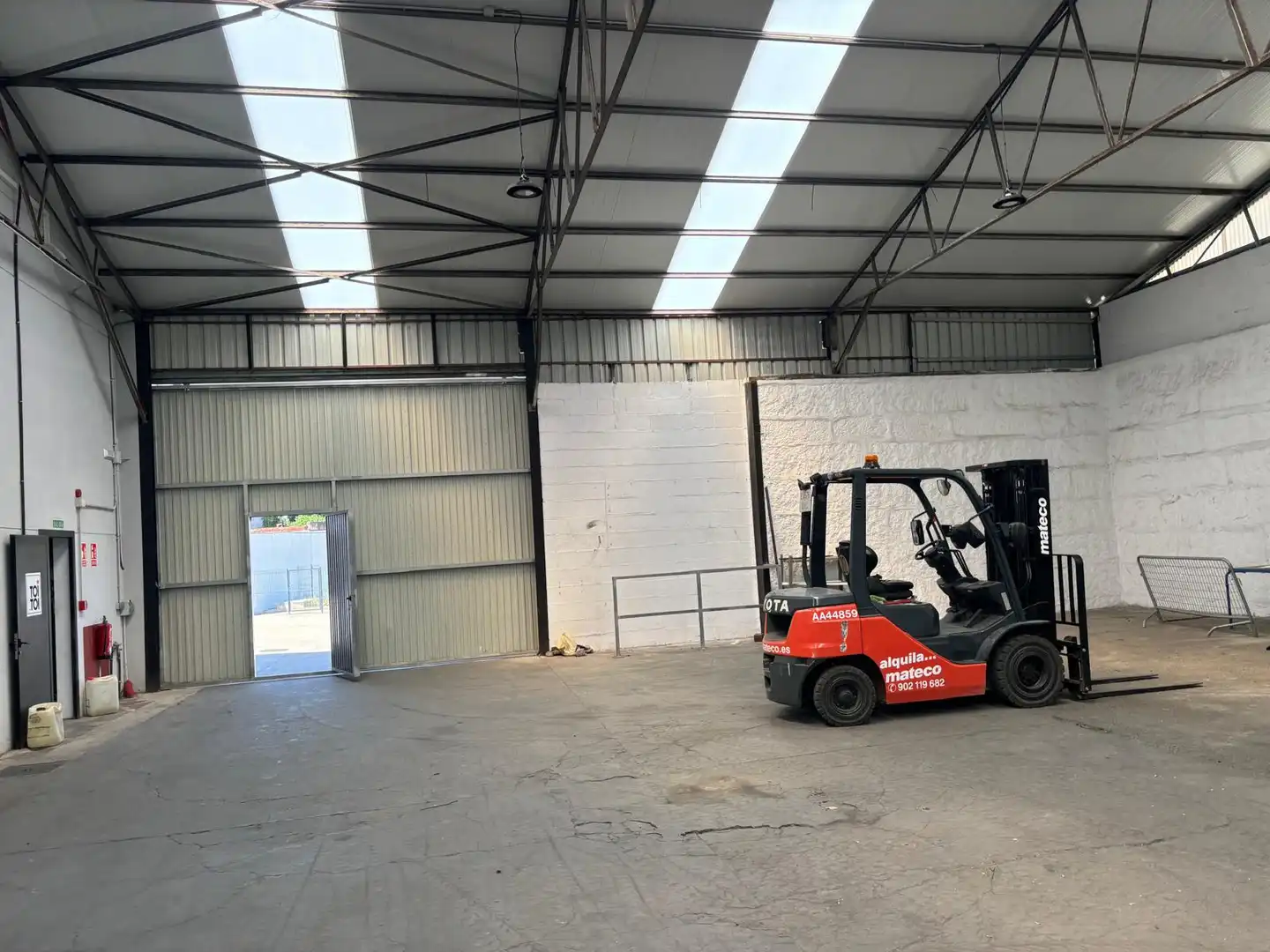 Exterior view of Industrial buildings for rent in Mos