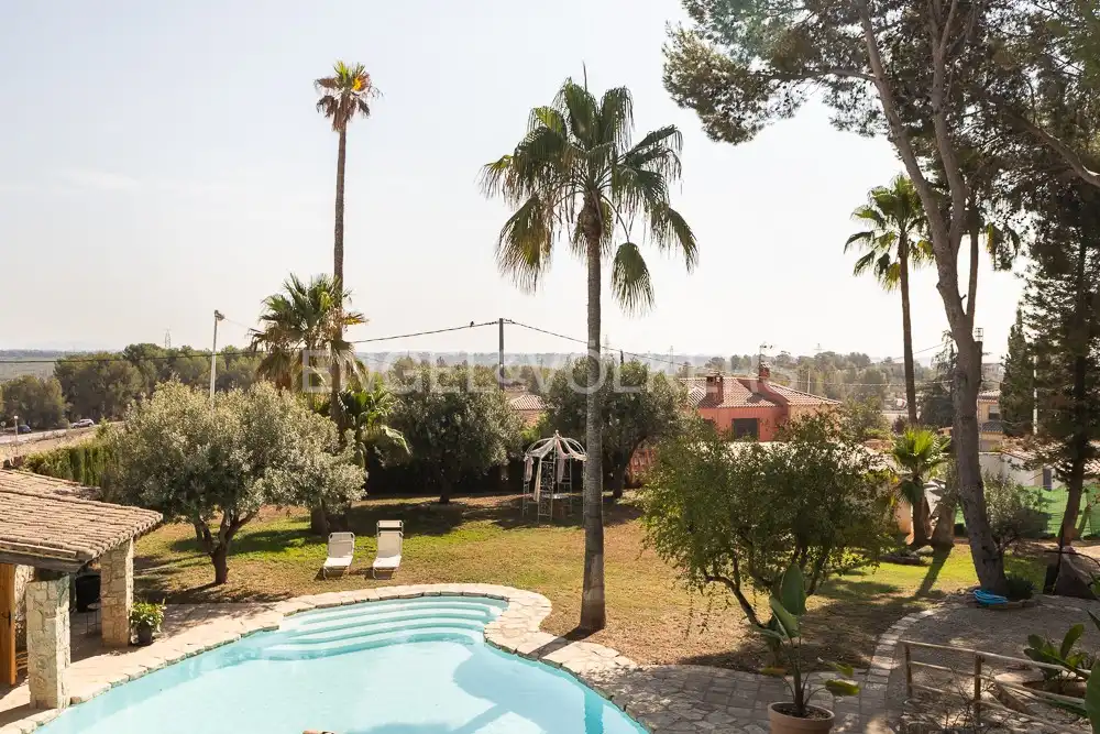 Piscina de Casa o chalet de alquiler en Manises con Aire acondicionado, Calefacción y Jardín privado