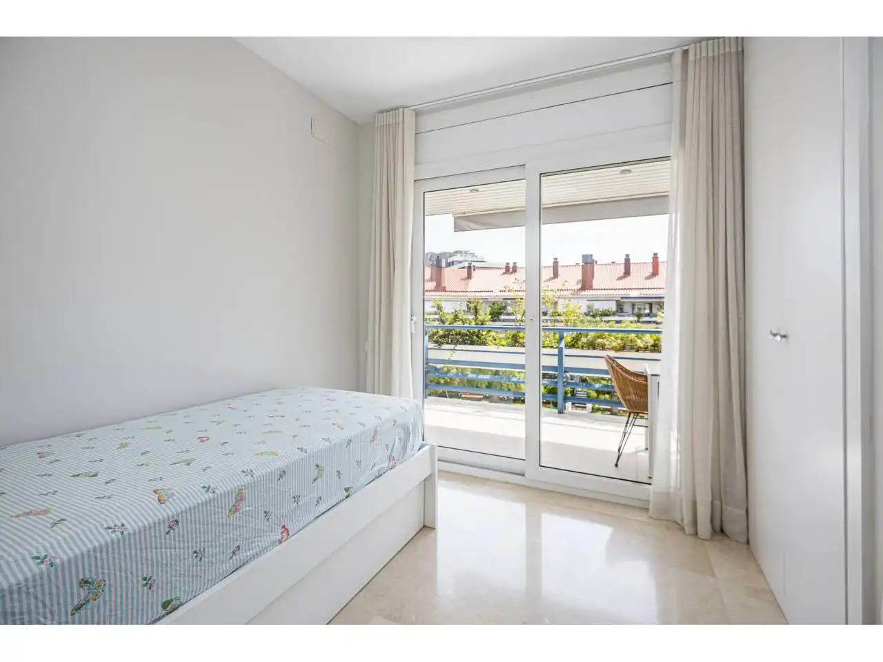 Schlafzimmer von Dachboden zum Verkauf in Sitges mit Klimaanlage, Heizung und Terrasse