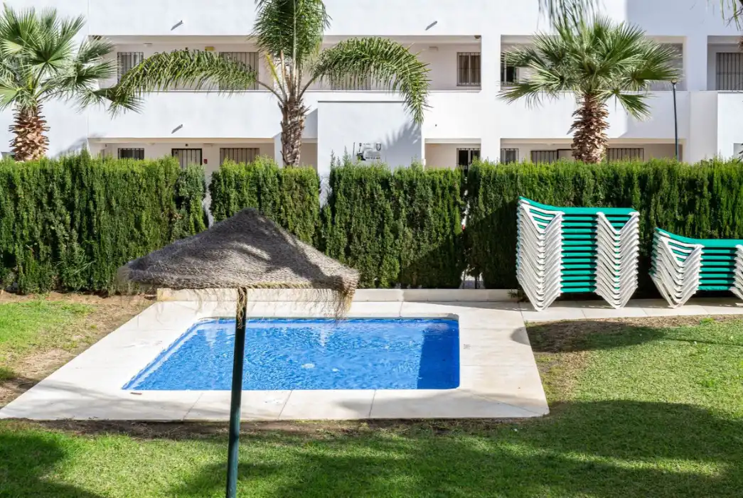 Piscina de Apartament en venda en Mijas amb Aire condicionat, Terrassa i Moblat