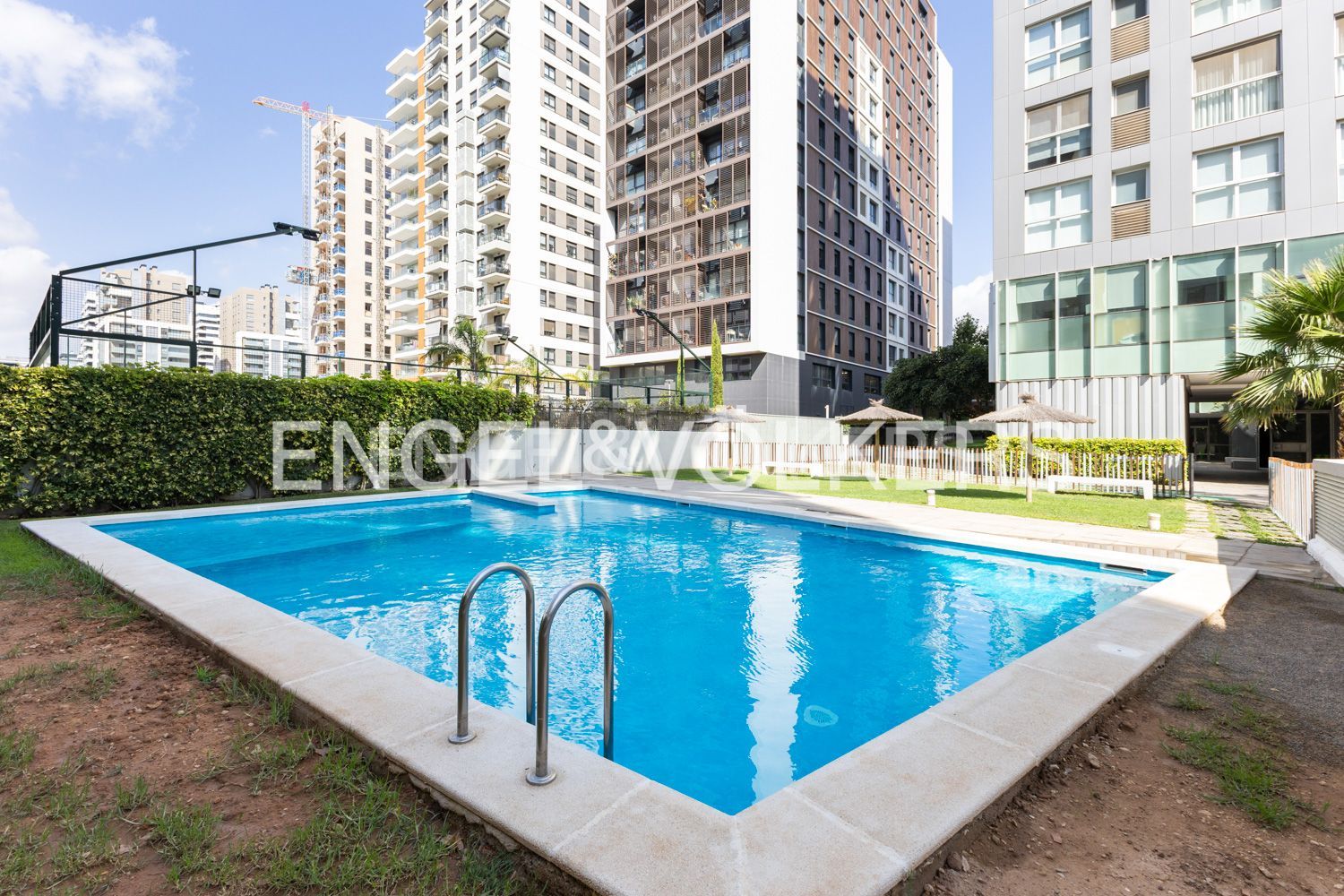Swimming pool of Duplex for sale in  Valencia Capital  with Air Conditioner, Heating and Private garden