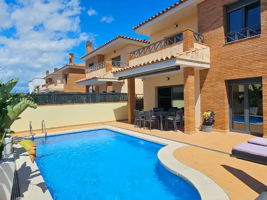 Villa con giardino in vendita a Passatge Sector Mestral 12 B, imagen 7