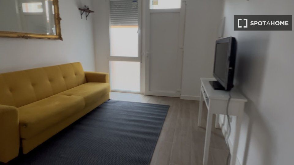 Living room of Flat to rent in  Madrid Capital  with Air Conditioner, Heating and Furnished