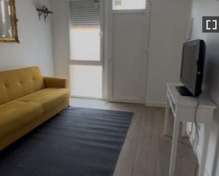 Living room of Flat to rent in  Madrid Capital  with Air Conditioner, Heating and Furnished