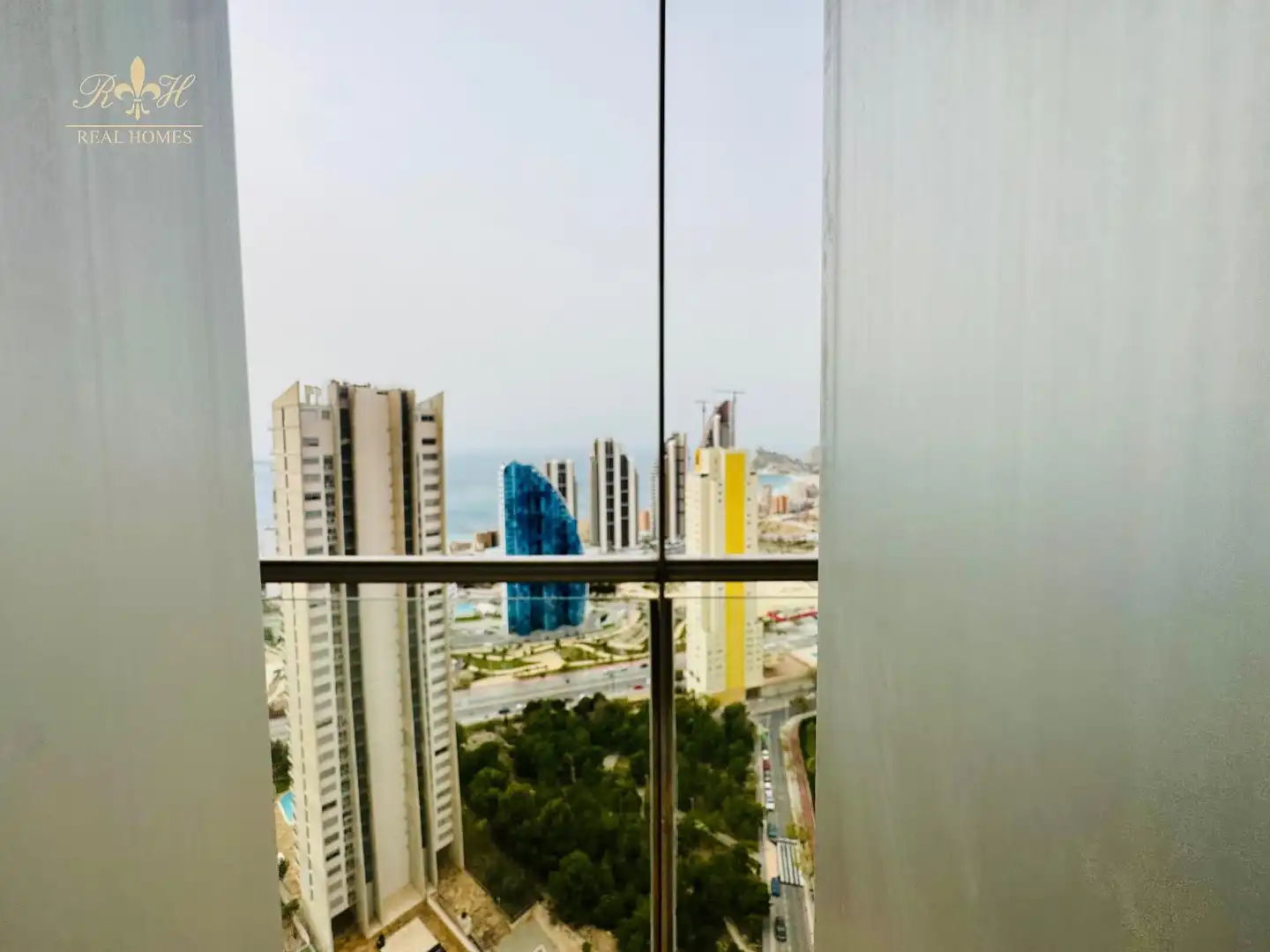 Schlafzimmer von Wohnung zur Miete in Benidorm mit Klimaanlage, Heizung und Schwimmbad