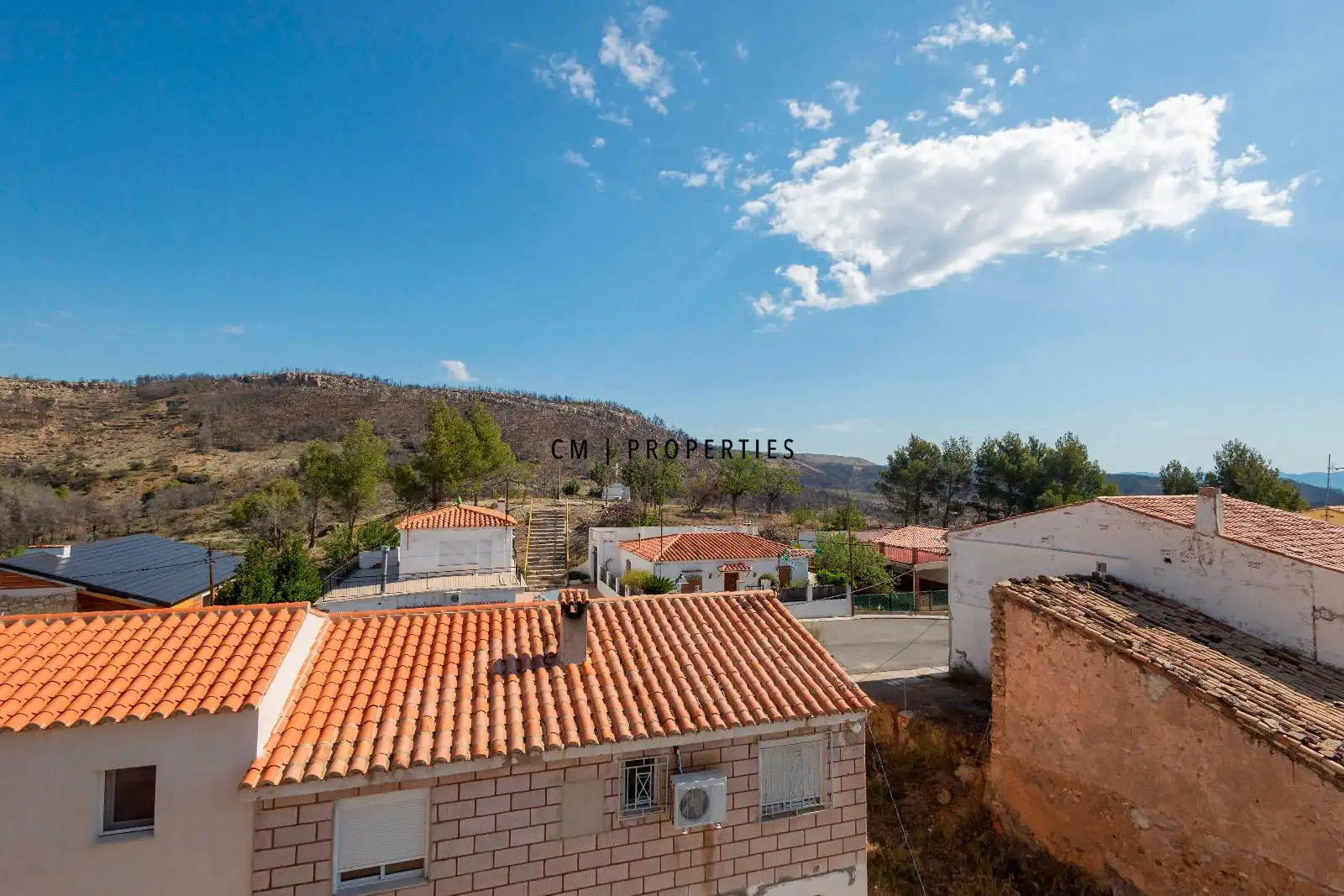 Vista exterior de Àtic de lloguer en Toràs amb Terrassa, Piscina i Moblat