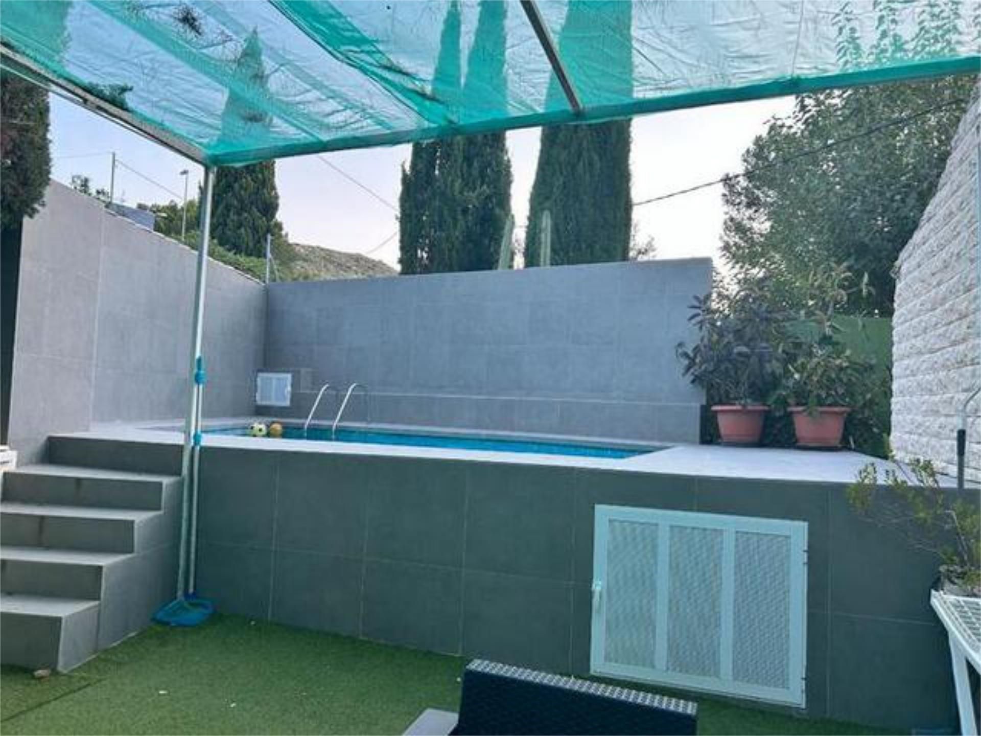 Swimming pool of Single-family semi-detached for sale in Elda  with Terrace, Storage room and Swimming Pool