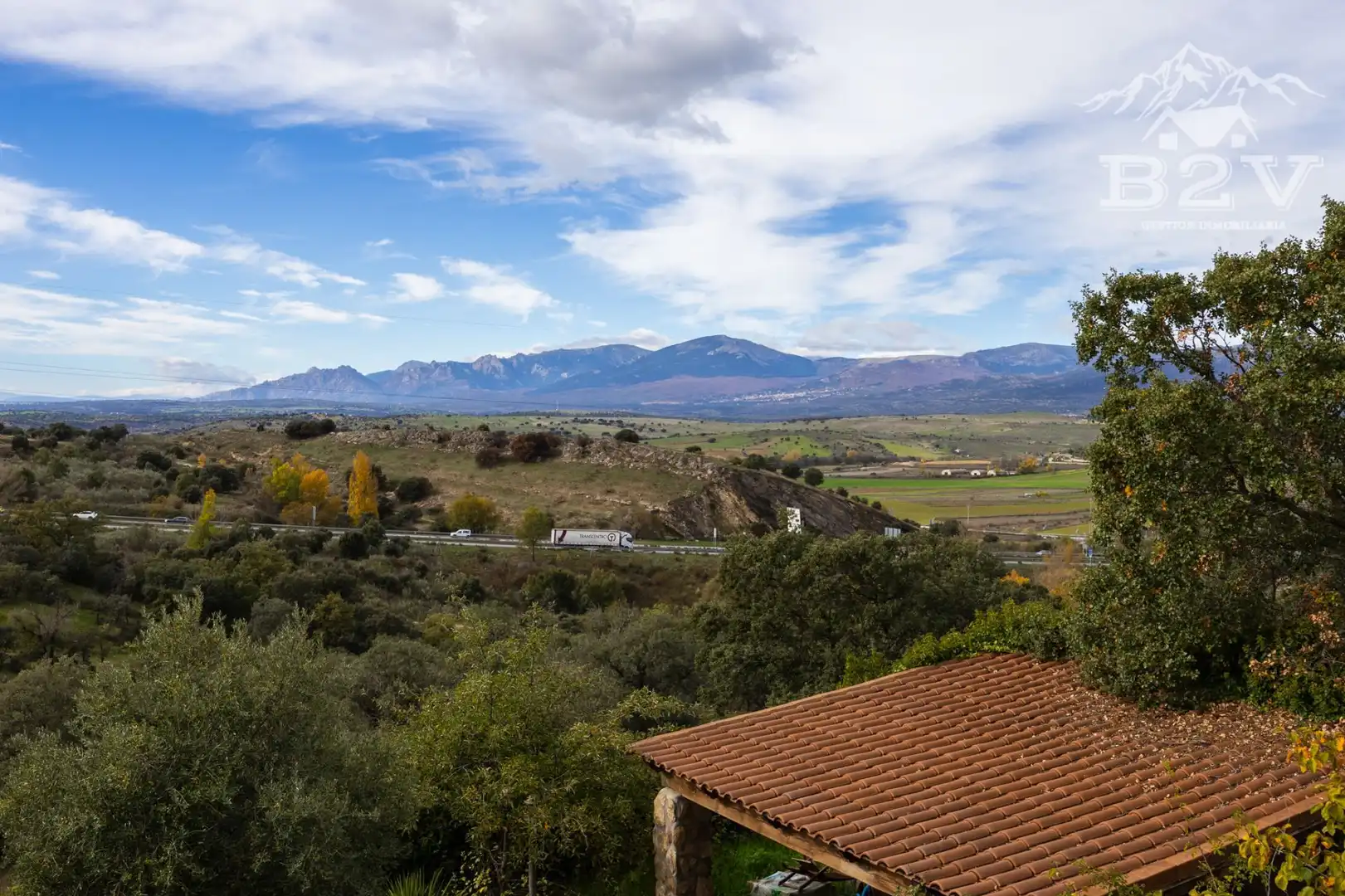 Vista exterior de Casa o xalet en venda en Venturada amb Aire condicionat, Calefacció i Jardí privat