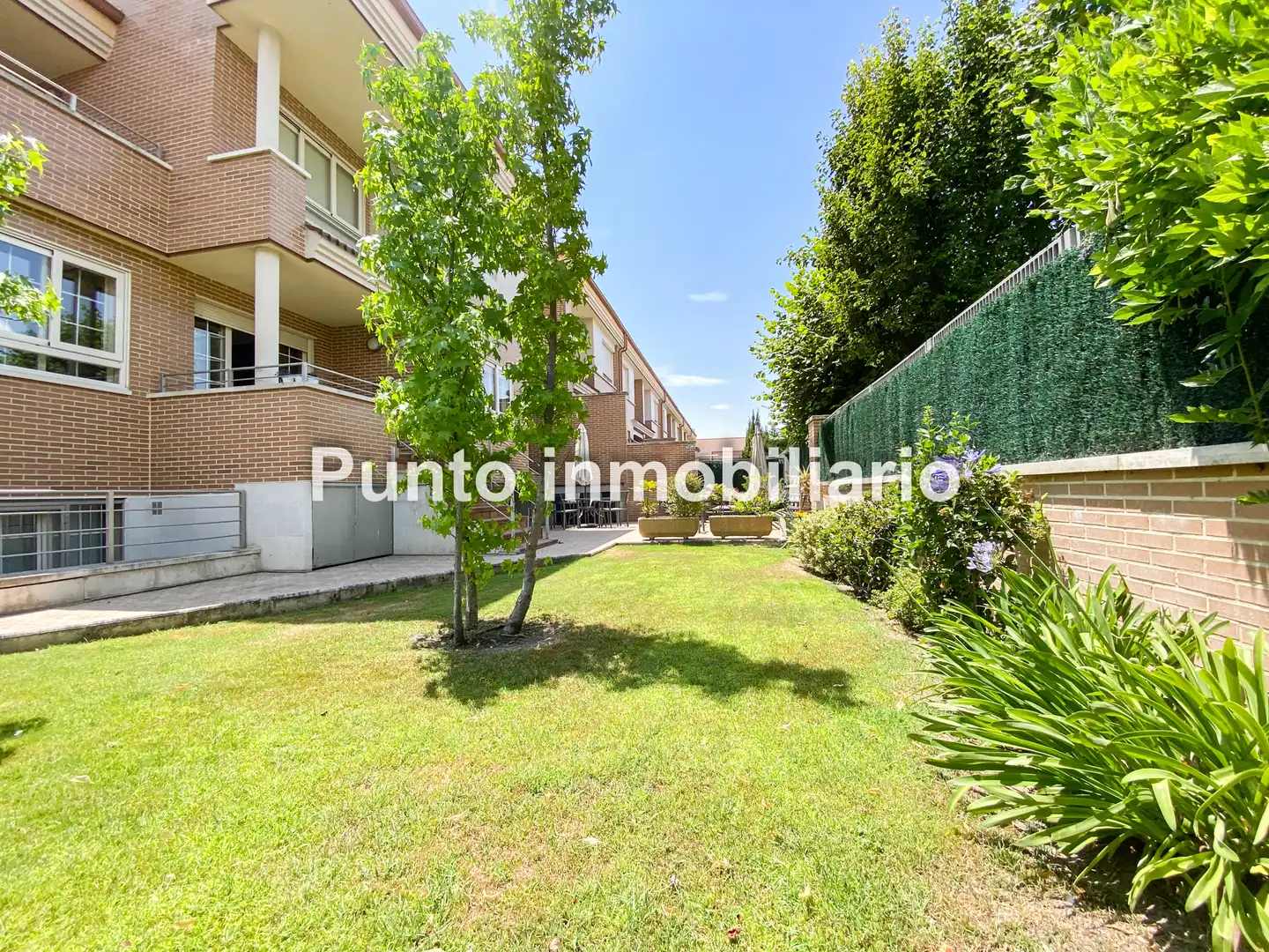 Vista exterior de Casa adosada de alquiler en Valladolid con Aire acondicionado, Calefacción y Jardín privado