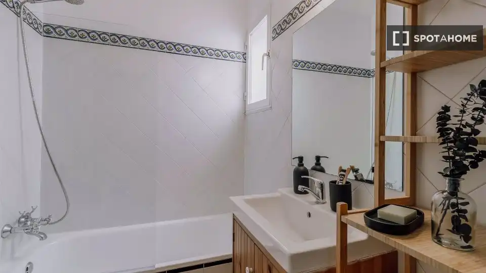 Baño de Piso de alquiler en Madrid con Aire acondicionado, Calefacción y Amueblado