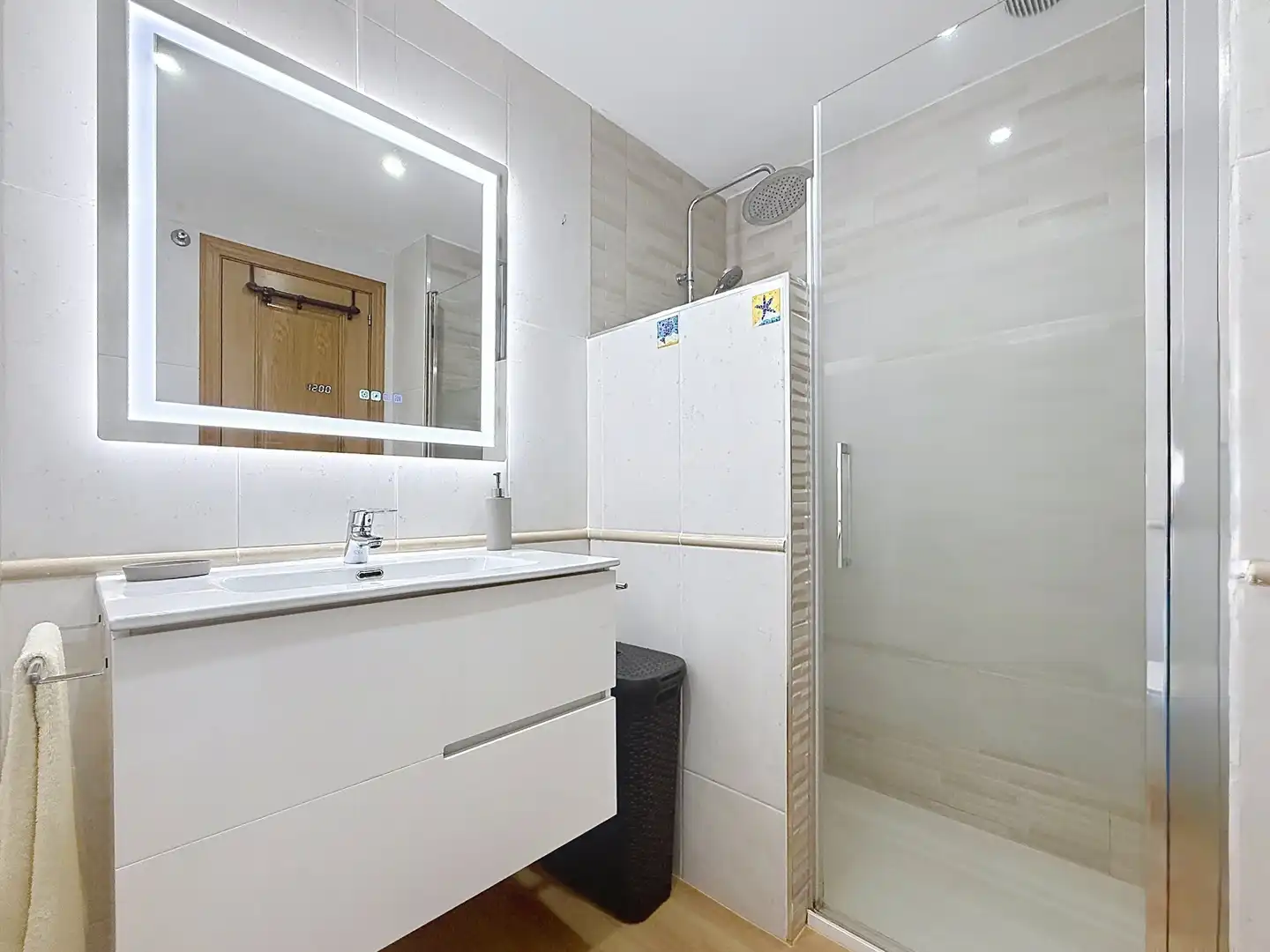 Bathroom of Flat for sale in Málaga  with Air Conditioner, Terrace and Oven