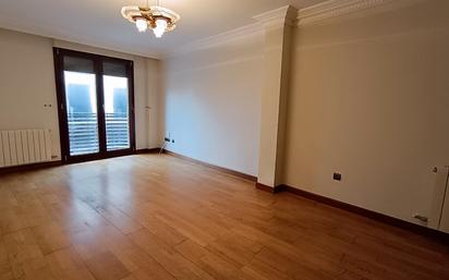 Living room of Flat for sale in Salamanca Capital  with Heating, Washing machine and Balcony