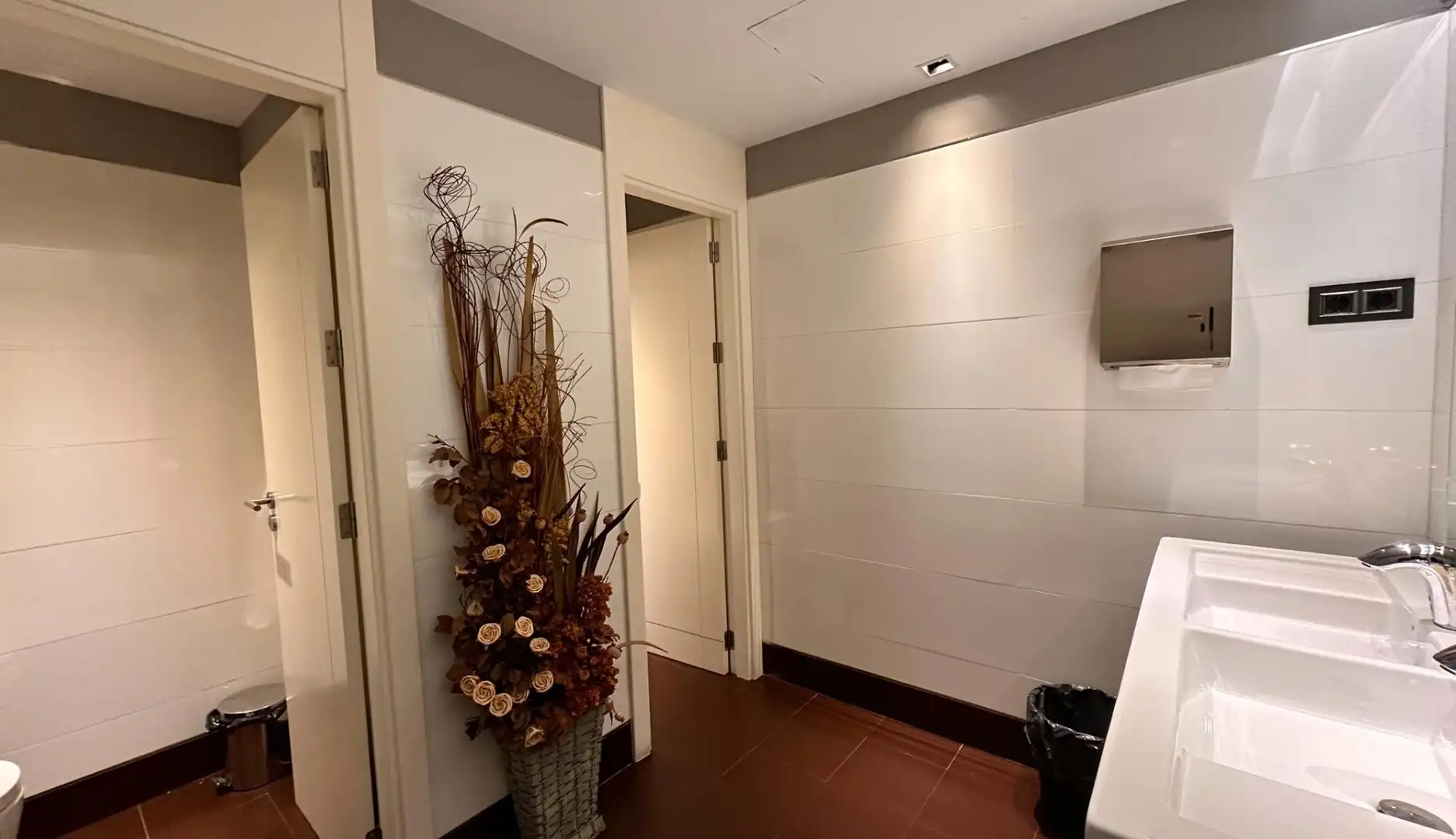 Bathroom of Office for rent in Villaviciosa de Odón