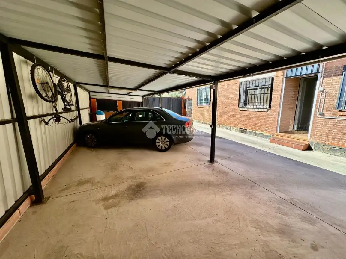 Aparcament de Casa o xalet en venda en Pioz amb Aire condicionat