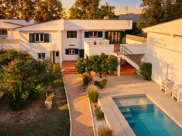 Terraced house with pool for sale in Carrer Falconera