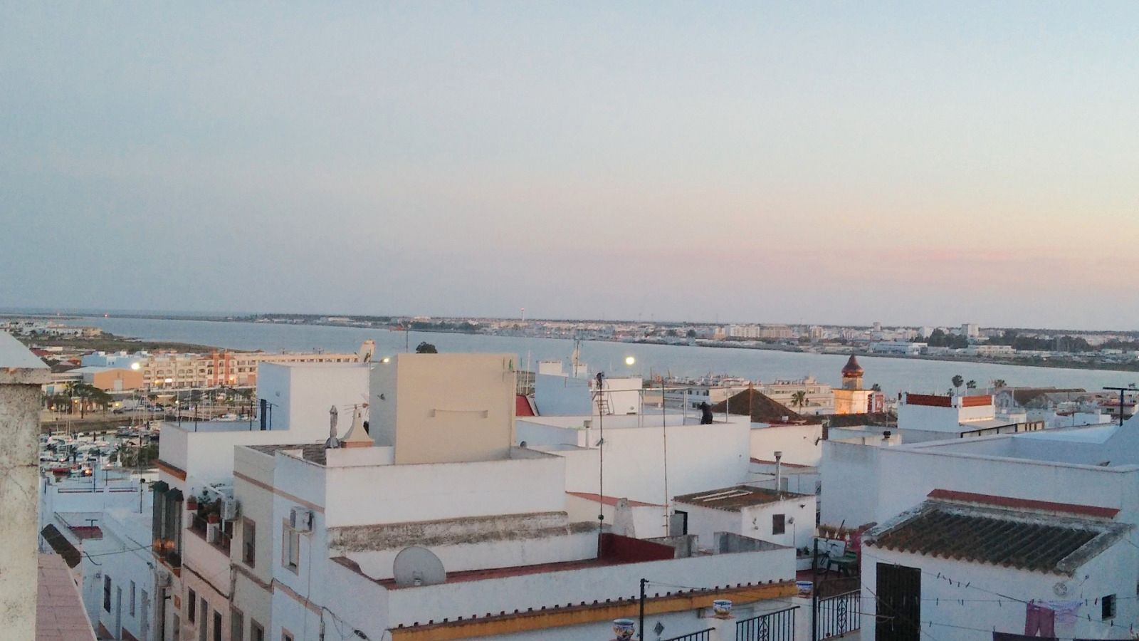 Exterior view of Duplex to rent in Ayamonte  with Air Conditioner, Heating and Terrace