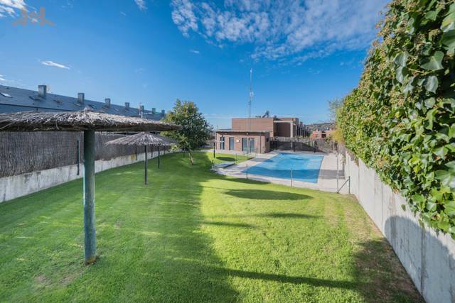 Casa adosada en Venta en Calle del Pico del Pañuelo en Centro Comercial - Hospital