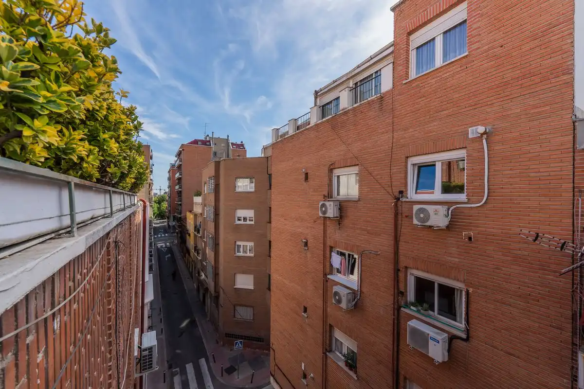 Vista exterior de Pis en venda en Madrid amb Calefacció, Terrassa i Balcó