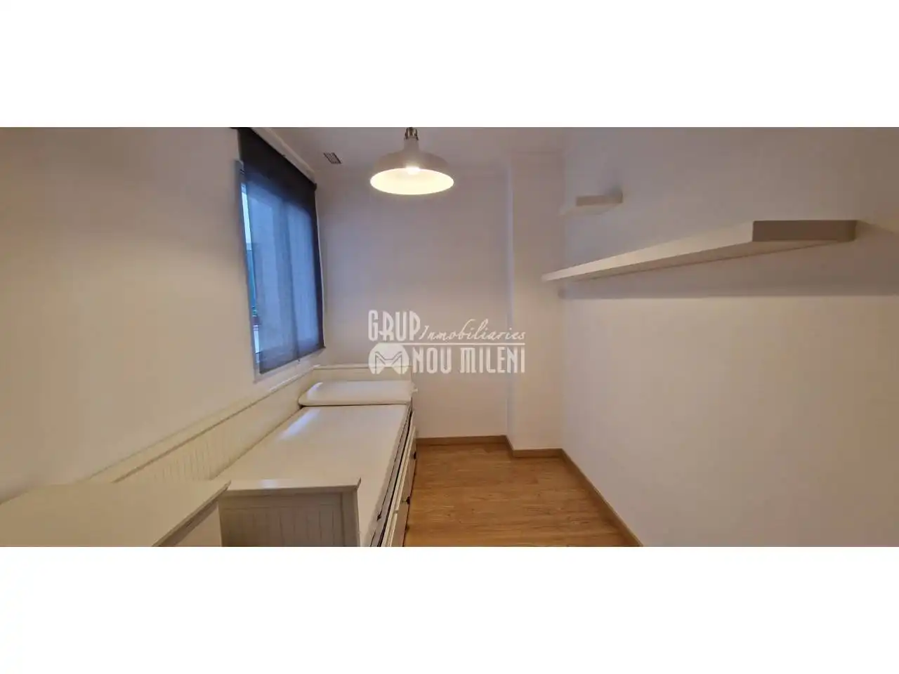 Bedroom of Flat for rent in Silla  with Air Conditioner, Heating and Parquet flooring